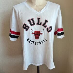 NBA Chicago Bulls Basketball White Jersey tee Juniors XL oversized team apparel